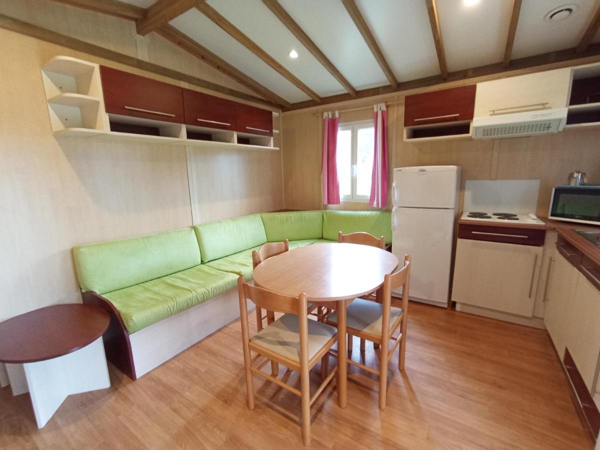 Campsite Les Maisonnettes Du - Base De Loisirs Lavare