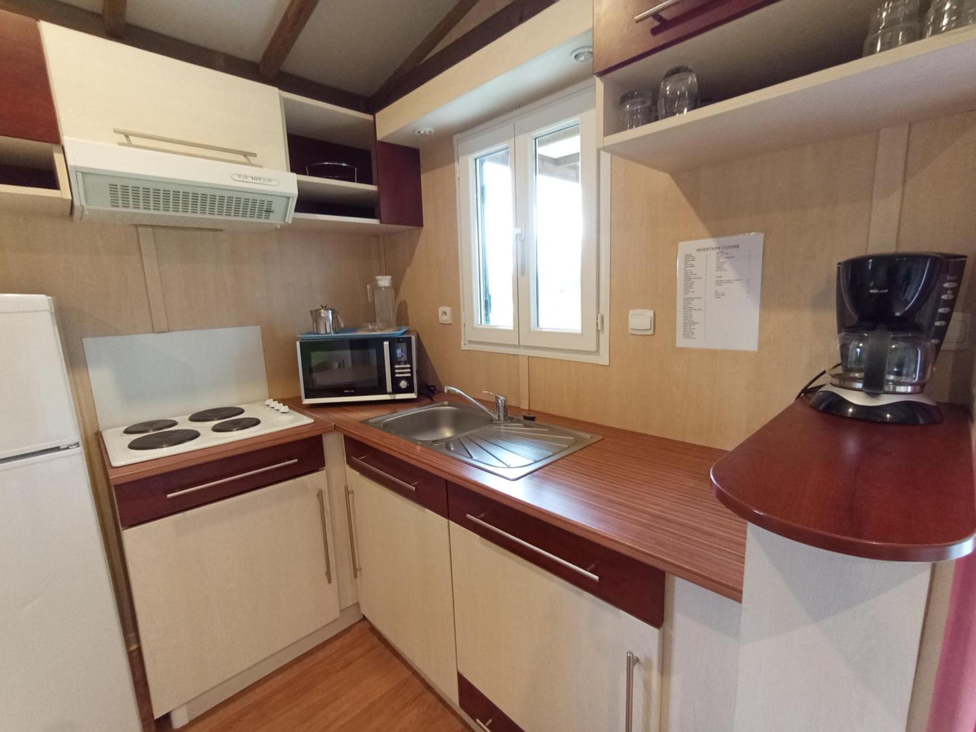 Camping Les Maisonnettes Du - Base De Loisirs